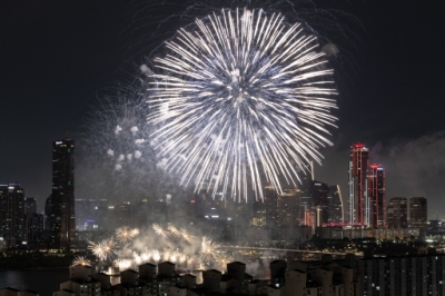 '불꽃축제 명당' 1박 300만원…헉소리 나는 호텔 숙박료