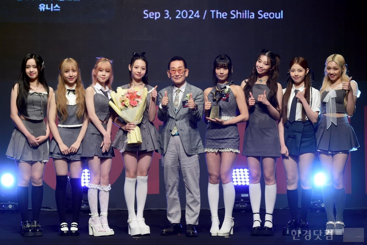 [포토] 유니스, '2024 올해의 브랜드 대상' 신인 여자아이돌 부문 수상