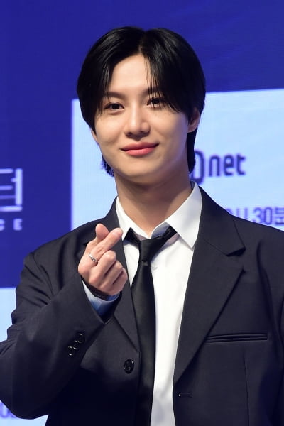 [포토] 태민, '멋진 모습으로 하트~'