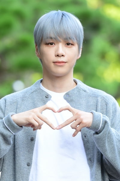 [포토] 강다니엘, '멋지게 하트~'