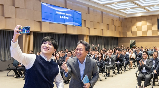 신한금융지주회사, 창립 23주년 기념 토크콘서트 개최