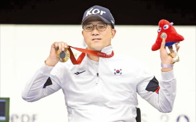 박진호, 10m 공기소총 금메달…세 번째 패럴림픽서 한 풀었다