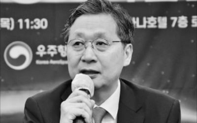 "민간 위성발사 사업 사들여 카지노 블랙잭경제 키우겠다"