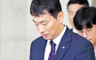 고개숙인 이복현…"가계대출 혼란 국민께 송구"