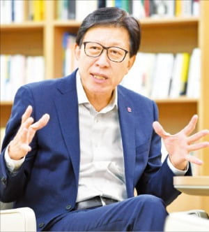 "물류·금융 등 신산업 키울 부산 특별법 연내 통과돼야"