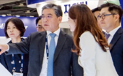 현대차 "수소 모빌리티 액셀…도요타 등과 협력"