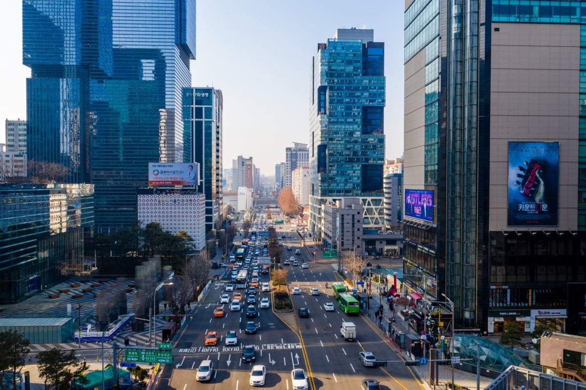 대형 업무, 상업시설과 고급 오피스텔이 자리한 강남역 일대 모습. 사진=슬롯사이트사이트시