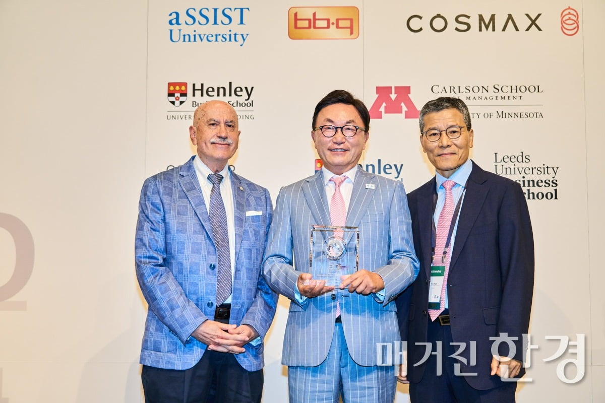 국제경영학회(AIB·Academy of International Business)는 박현주 미래에셋그룹 회장(가운데)을 '올해의 국제 최고경영자상(International Executive of the Year Award)' 수상자로 선정했다. 사진=미래에셋그룹