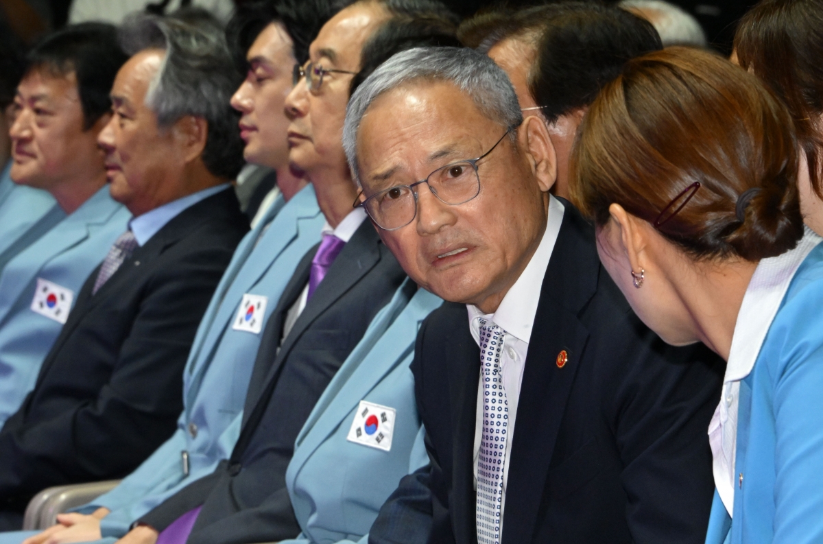 유인촌 "정몽규 스스로 거취 결정해야···홍명보 선임 문제 있어"