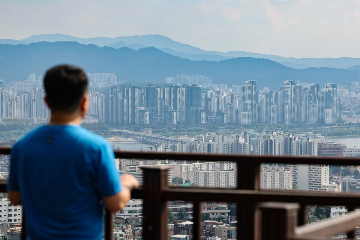 서울 남산에서 바라본 서초구 일대 아파트. 사진=연합뉴스