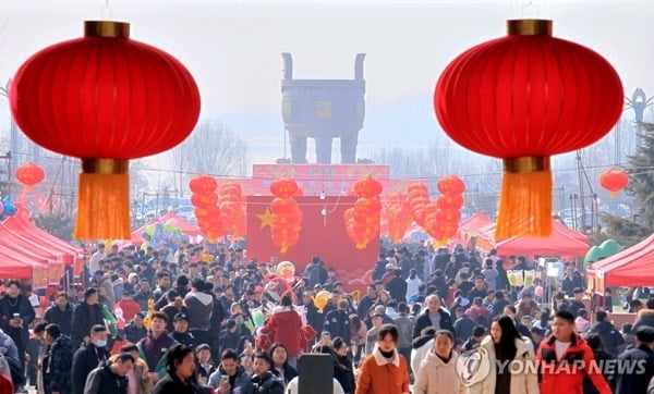 中, '세계 최저 수준' 정년 점진적 연장 추진