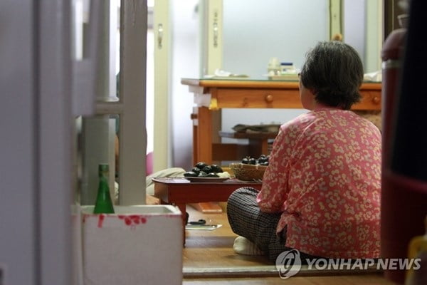 30년 후 천만 가구 "나혼자 산다"...두집 중 한집은 '노인 가구'