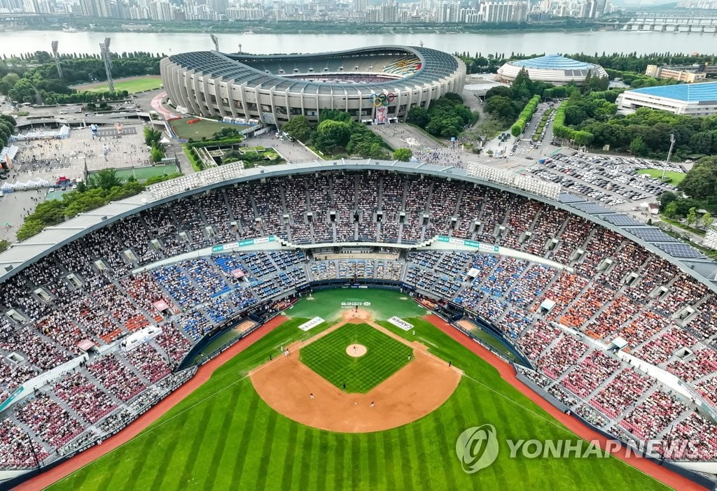 폭발적 열기…프로야구, '1천만' 관중 돌파