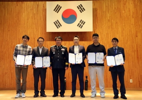 "지하주차장에 불"…소화기 들고 달려간 '용감한 아빠들'