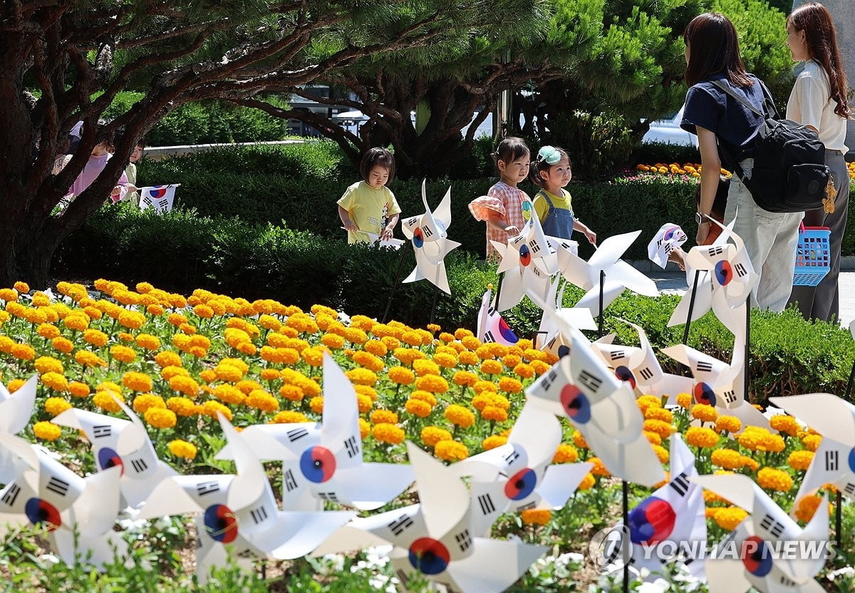 학생 1인당 공교육비 지출액 OECD 평균 넘어