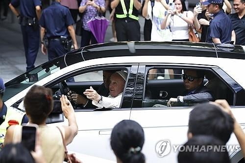 "교황님이 탑니다"…韓전기차 들썩