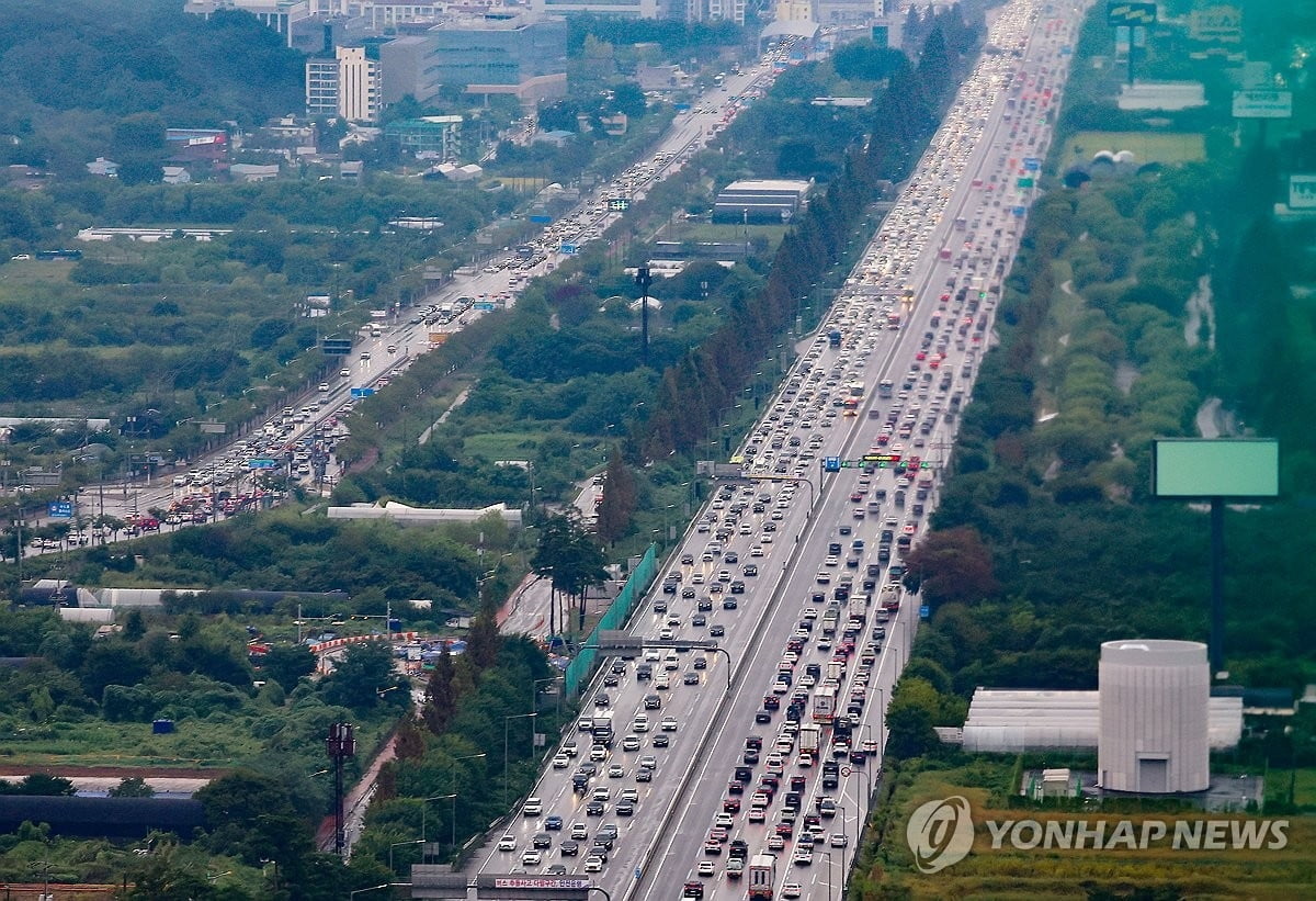 추석연휴 첫날 정체 시작...서울→부산 7시간 10분