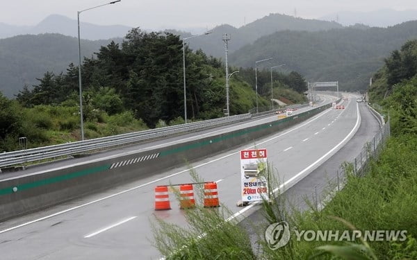 고속도로 운전 중 '퍽퍽'…아내 폭행한 남편 집유