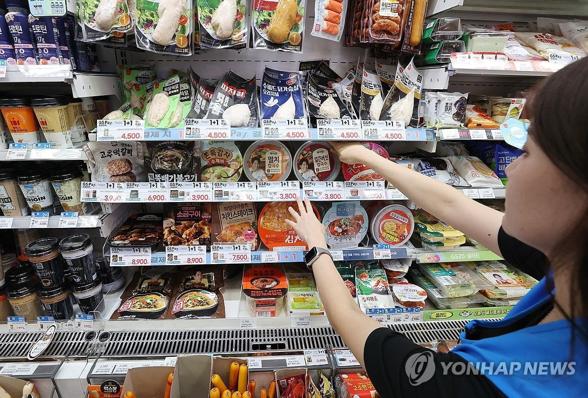 "편의점이 백화점보다 잘 나가네"…매출 '위협'