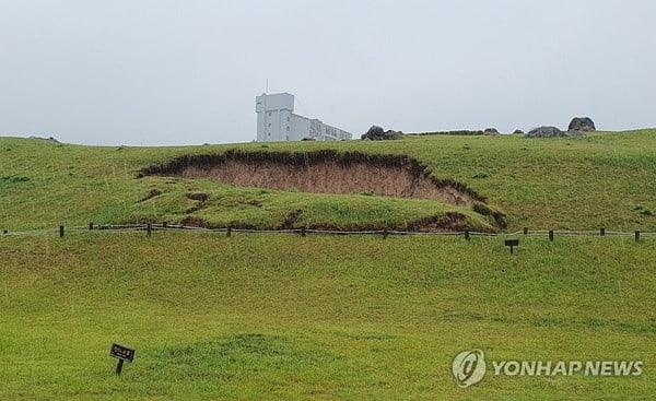 기록적 물폭탄에 '폭삭'…세계유산 가야고분 일부 붕괴