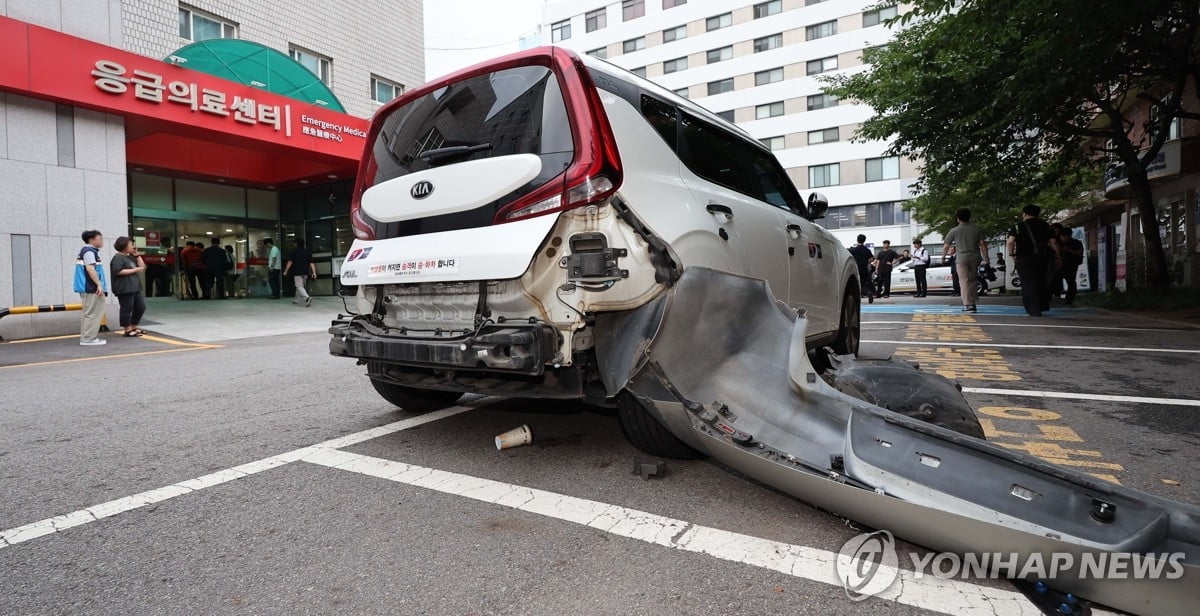 '응급실 돌진' 택시기사, 급발진이라더니 "착각"