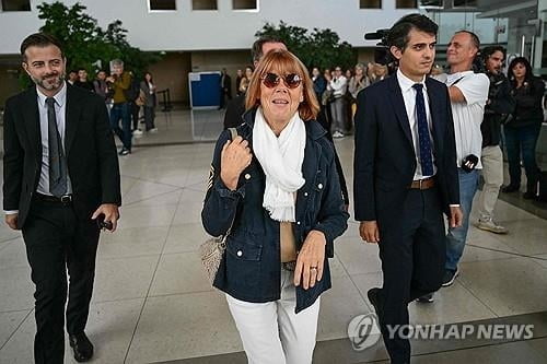 50명에 강간 피해, 당당히 고발...프랑스 '열광'