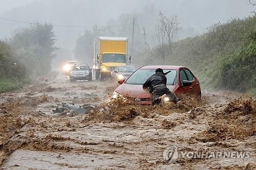 10여명 사망·400만 가구 정전…초강력 허리케인에 '비상'