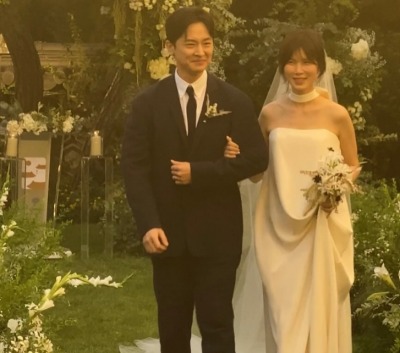 Actors Gong Min-jung and Jang Jae-ho Tie the Knot in a Beautiful Ceremony