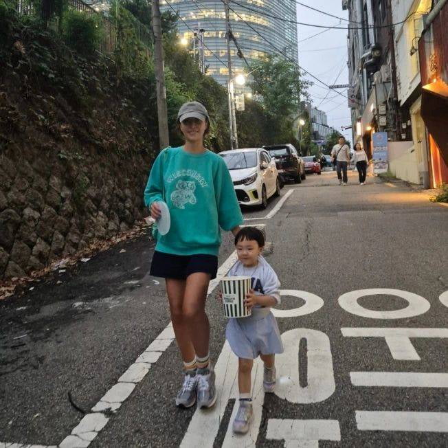 '이혼→결별' 황정음, 두 아들 덕에 아픔 싹 씻은 듯…"해피데이"