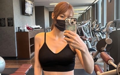 '162cm 41kg' 박규리, 복부에 두바이초콜릿 있네…브라톱으로 뽐낸 건강미