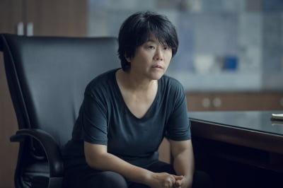 Lee Jung-eun Shines Again in Netflix Thriller 'In the Forest of No One'