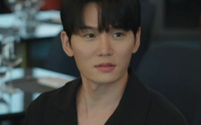 Actor Han Jun-woo Captivates Viewers in 'Mom's Friend's Son'