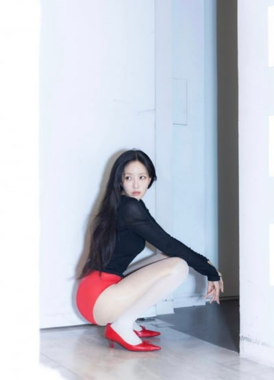 '167cm·46kg' 효민, 파격 하의 실종 룩…눈을 어디다 둬야 돼