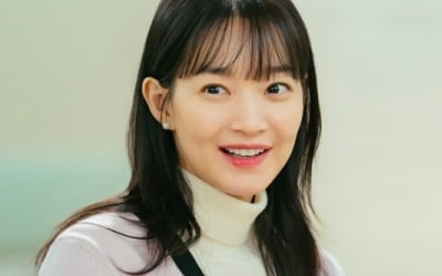 신민아, '공식 남편' ♥김영대와 동료들 앞에서도 애정표현('손해 보기 싫어서')