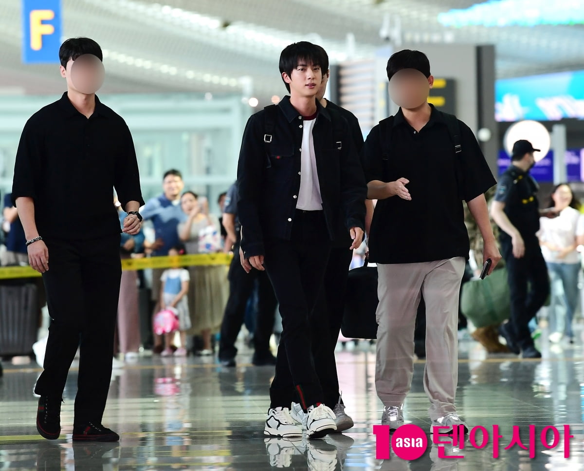 방탄소년단 진, 우월한 비주얼 뽐내며 출국..오늘도 멋짐[TEN포토+]