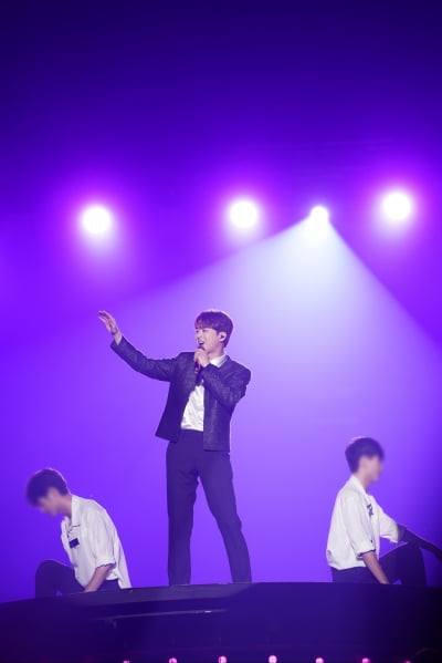 Lee Chan-won's Busan Concert Concludes Successfully with Enthusiastic Response