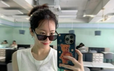 Actress Han Ji-min Flaunts Youthful Beauty in Latest Photos