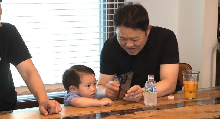 '78세 싱글족' 김용건, 대저택에 늦둥이 흔적은 없네…럭셔리 '꽃중년' 라이프의 정석