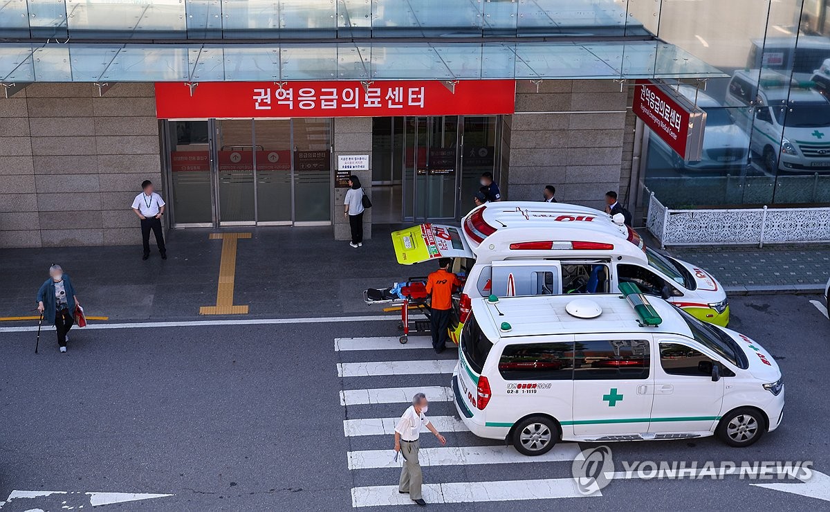 응급실에 군의관 긴급 투입한다지만…야간·휴일진료 차질 여전