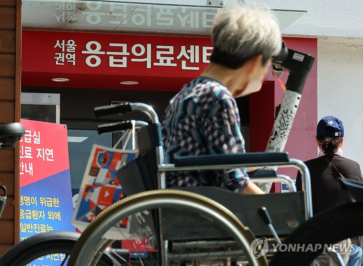 응급실에 군의관 긴급 투입한다지만…야간·휴일진료 차질 여전