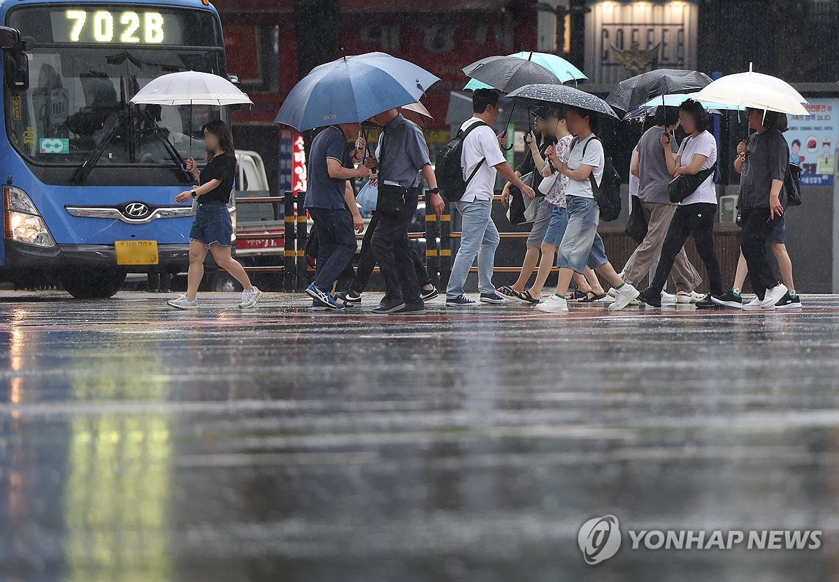 폭염 가고 전국에 강한 가을비…경상권 최대 180㎜ 이상