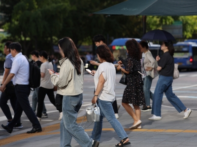 성별임금격차 20%대로 줄었다…男 9857만원 벌 때 女는?