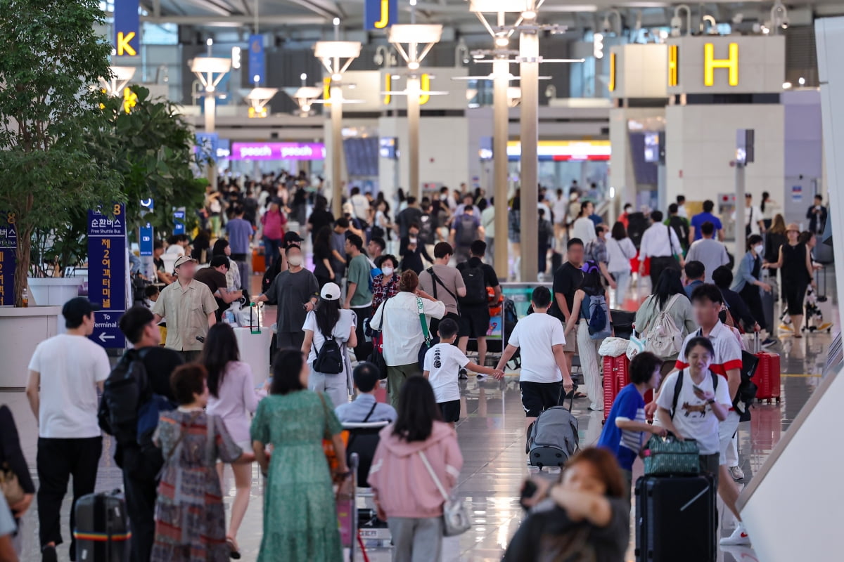  인천국제공항 제1여객터미널 출국장이 무료 슬롯 사이트객 등으로 붐비고 있다. 사진=연합뉴스