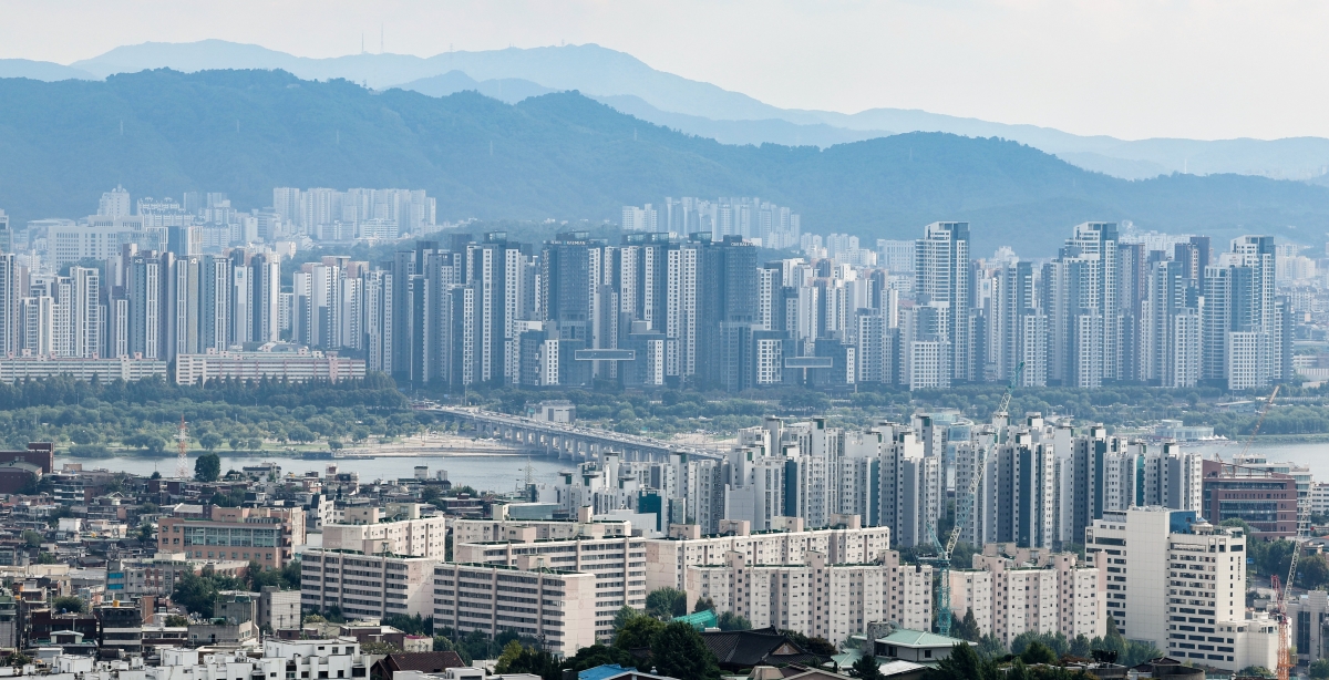 서울 남산에서 바라본 서초구 일대 아파트. 사진=연합뉴스