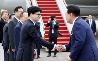 尹, 한동훈 대표 환송받으며 출국…체코 2박4일 공식 방문