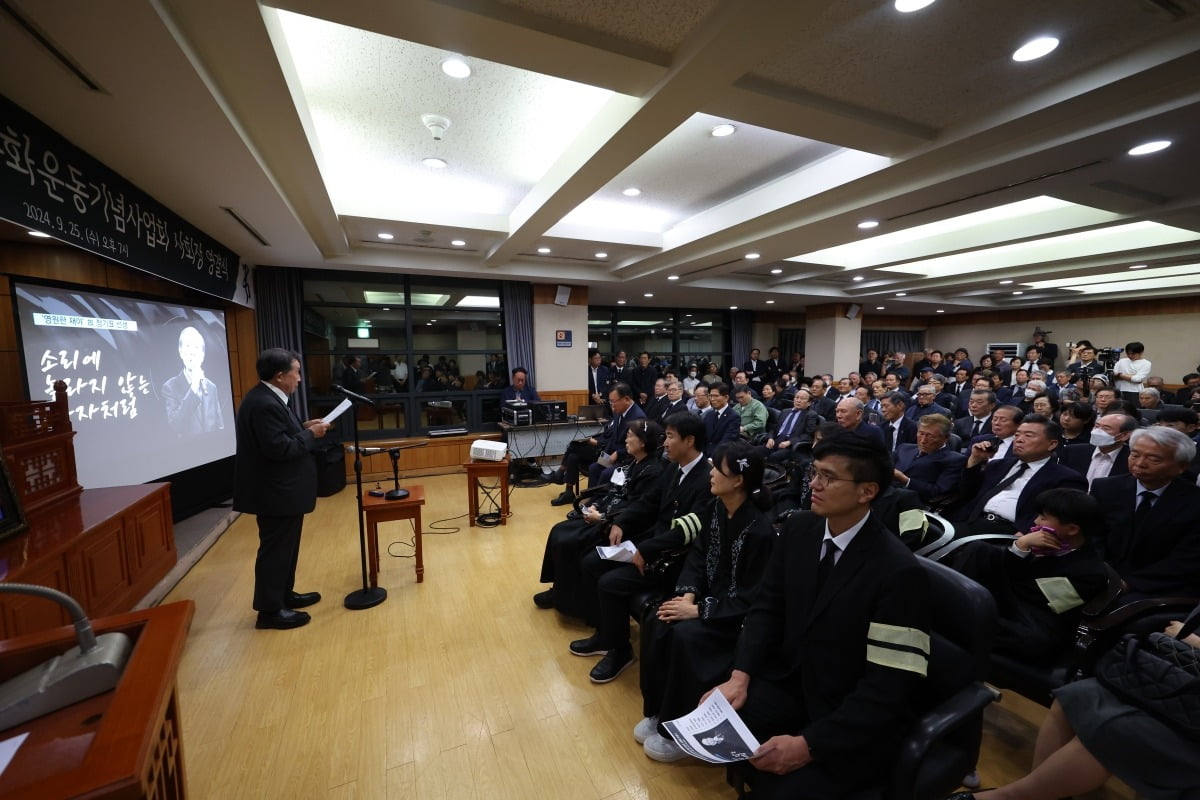  25일 오후 서울 종로구 서울대병원 장례식장에서 장기표 신문명정책연구원 원장 영결식 및 추모식이 진행되고 있다. 사진=연합뉴스