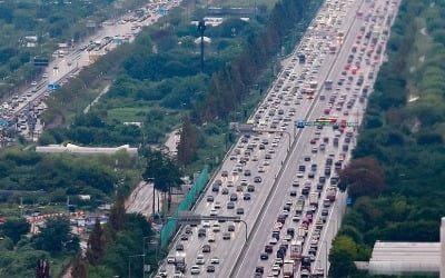 추석연휴 첫날 아침 귀성길 정체…서울→부산 7시간 10분