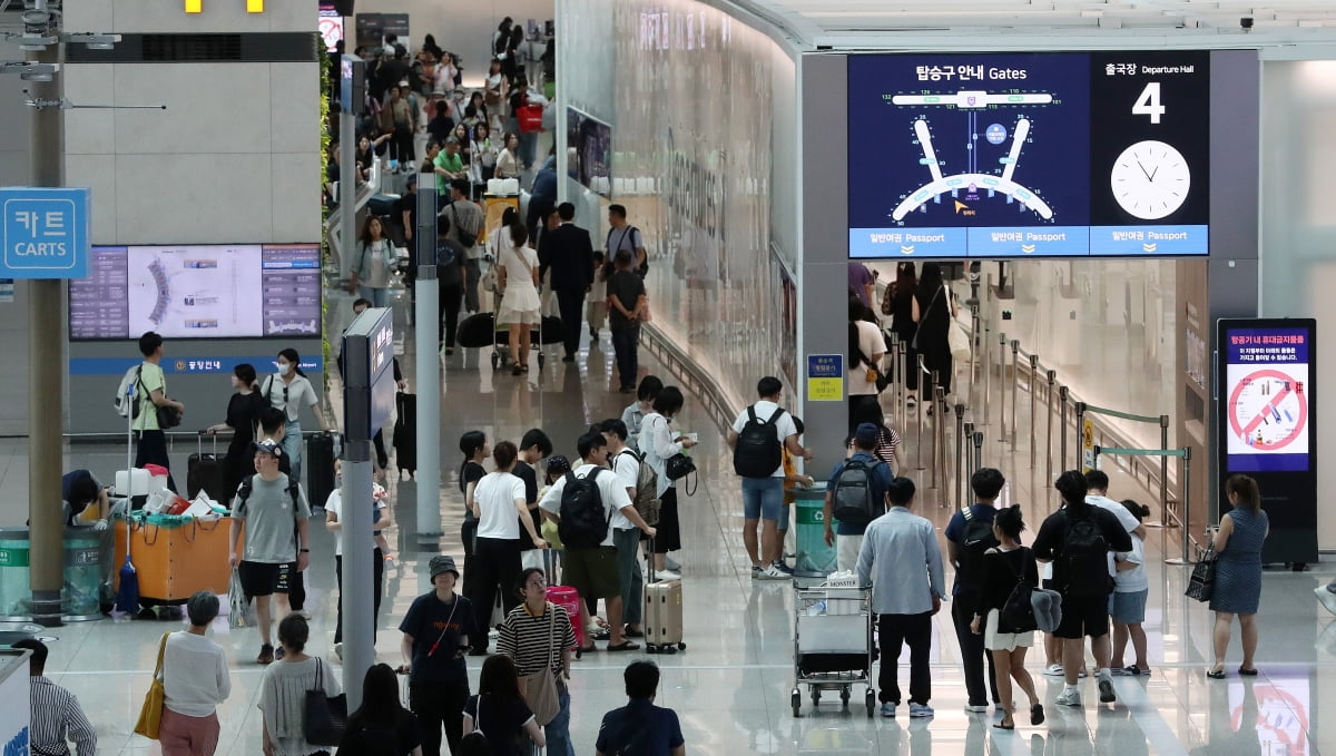 인천국제공항 1터미널 출국장이 탑승객들로 붐비고 있다. 사진=뉴스1