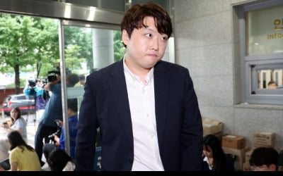 "이제 전공의도 아니면서…" 박단 대표성 논란