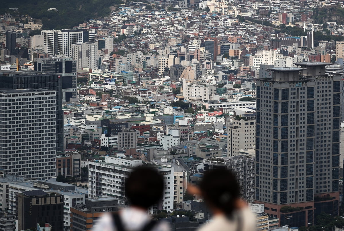 서울 중구 남산에서 바라본 서울시내 빌라 및 구옥 밀집지역 모습. 사진=뉴스1